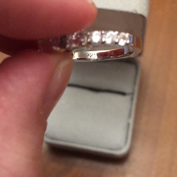 STERLING SILVER AND CZ ENGAGEMENT RING - Picture 4 of 6